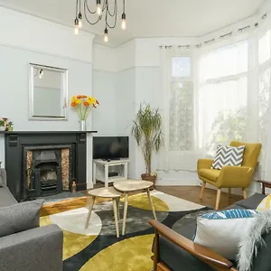 House For Families Or Groups Near Centre Cardiff